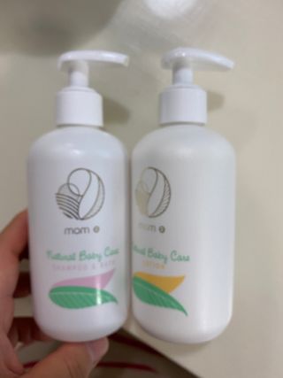 mom e 맘이 내추럴 베이비 케어 샴푸앤바스+로션 — 5점을 준 리뷰어가 2021년 2월 올린 사용 사진