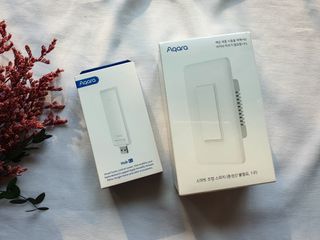 아카라 조명 스위치를 누워서 끄는 방법 (스마트 조명 스위치 2구 + 무선 리모트 스위치 1구 T1, 스마트 허브 E1) — 2점을 준 리뷰어가 2021년 12월 올린 사용 사진