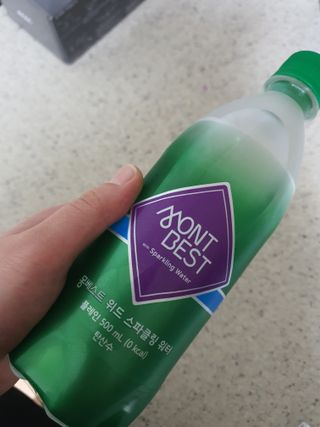 몽베스트 Montbest with Sparkling water Plain 20병 — 5점을 준 리뷰어가 2022년 8월 올린 사용 사진