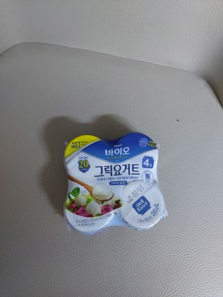 매일바이오 그릭요거트 오리지널 플레인 4개, 로스터리 커피믹스 4개 — 4점을 준 리뷰어가 2021년 12월 올린 사용 사진
