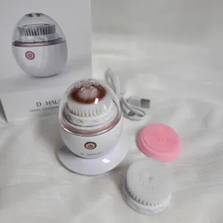 디하우트 랩 디하우트랩 클렌징 피부관리기 진동클렌저 실리콘+2종 인조모 브러시 — 5점을 준 리뷰어가 2021년 12월 올린 사용 사진