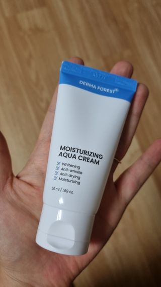 더마포레스트 모이스처라이징 아쿠아크림 / 수분크림 히알루론산 펩타이드 보습 미백 주름개선 — 4.5점을 준 리뷰어가 2021년 7월 올린 사용 사진
