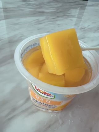 돌 MF[Dole] 파인애플컵/망고컵/복숭아컵 198g 6입X1박스 (맛 1가지 랜덤 발송) — 5점을 준 리뷰어가 2024년 5월 올린 사용 사진