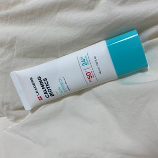 리더스코스메틱 리더스 카밍 바이오틱스 선 에센스 SPF 50+ PA++++ — 5점을 준 리뷰어가 2022년 5월 올린 사용 사진