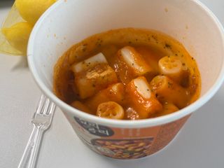 나우  [요리궁리] B타입 ( 매콤, 치즈, 매콤까르보 ) 꽃떡볶이 6개입 세트 — 5점을 준 리뷰어가 2025년 3월 올린 사용 사진