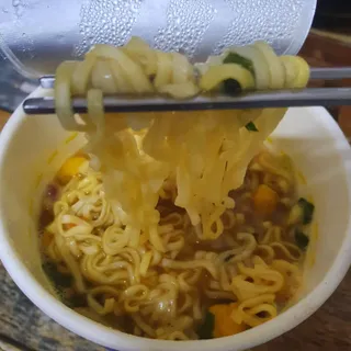 NISSIN 닛신 컵누들  4종 - 씨푸드오리지날, 씨푸드 스파이시, 씨푸드 커리, 씨푸드 XO소스 — 5점을 준 리뷰어가 2022년 5월 올린 사용 사진
