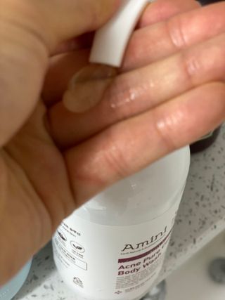 아미니 아크네 퓨어카밍 바디워시 500ml — 5점을 준 리뷰어가 2021년 7월 올린 사용 사진
