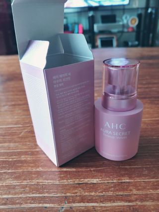 AHC 아우라 시크릿 톤업 벨벳 — 2.5점을 준 리뷰어가 2021년 4월 올린 사용 사진