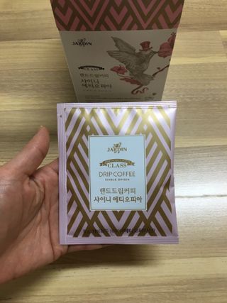 (주)쟈뎅 쟈뎅 클래스 핸드 드립 커피 10P 2종_디카페인 1종+랜덤 플레이버 1종 — 5점을 준 리뷰어가 2021년 4월 올린 사용 사진