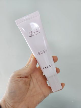 프리마인 선크림만 바꿨을 뿐인데 매일 물 2L챙겨먹고 기초케어 완벽하게 한 물빛피부 완성,셀라브UV프로텍터 — 5점을 준 리뷰어가 2023년 8월 올린 사용 사진