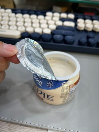 매일바이오 그릭요거트 오리지널 플레인 4개, 로스터리 커피믹스 4개 — 5점을 준 리뷰어가 2021년 12월 올린 사용 사진