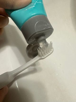 치과에서 쓰는 치약 _ 라벨제로 저불소 꼬마, 키즈, 유아, 베이비, 주니어 안전한 어린이치약 — 5점을 준 리뷰어가 2023년 2월 올린 사용 사진