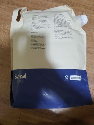 [샌드백] 프리미엄 벤토나이트 고양이모래 — 5점을 준 리뷰어가 2020년 12월 올린 사용 사진