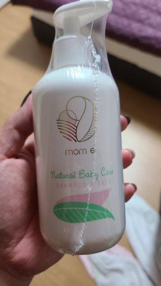 mom e 맘이 내추럴 베이비 케어 샴푸앤바스+로션 — 5점을 준 리뷰어가 2021년 1월 올린 사용 사진