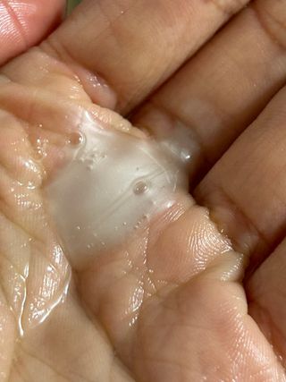 프리마인 더이상 뻣뻣하고 효과없는 탈모샴푸는 NO. 근본부터 케어하는 셀베이스 그린티샴푸(500ml) — 5점을 준 리뷰어가 2023년 4월 올린 사용 사진