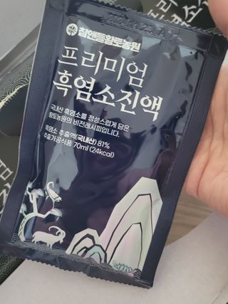 참앤들황토농원 국내산 흑염소를 정성스럽게 담은, 프리미엄 흑염소 진액 70ml x 30포 1박스 — 4점을 준 리뷰어가 2023년 1월 올린 사용 사진