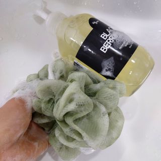 빅그린 니치 퍼퓸 바이옴바디워시 500ml(상탈, 블랙베리&베이, 블랑쉐 3종 중 택1) — 5점을 준 리뷰어가 2022년 12월 올린 사용 사진