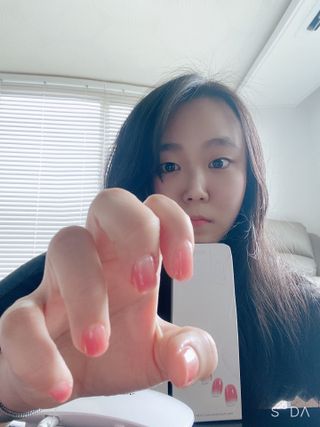데싱디바 글레이즈 젤네일 그라데이션 네일_5종 중 택 1 — 4점을 준 리뷰어가 2021년 8월 올린 사용 사진