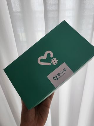 힐니스북 [힐마이넥]   거북목 통증완화를 위한 휴대용 목 안마기 — 5점을 준 리뷰어가 2022년 12월 올린 사용 사진