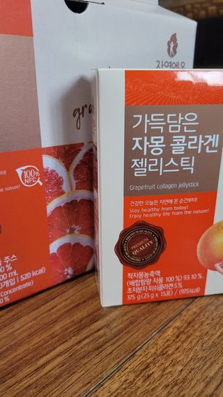 자연에온 핑크 자몽 착즙 100mL 10개입 1BOX +가 득담은 자몽 콜라겐 젤리스틱 1BOX — 5점을 준 리뷰어가 2021년 6월 올린 사용 사진