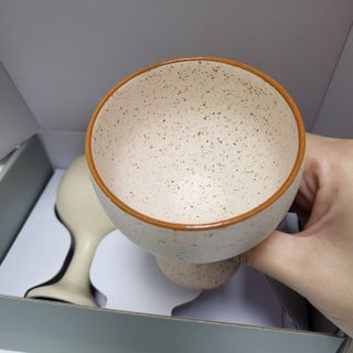 소담스퀘어 상암 [다피] 들깨 도자기 막걸리 고블렛잔 – 4Color 술잔 2P 세트(선물세트) — 4.5점을 준 리뷰어가 2022년 10월 올린 사용 사진