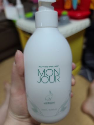 토박스코리아 몽쥬르 유아 로션 300ml — 5점을 준 리뷰어가 2021년 4월 올린 사용 사진