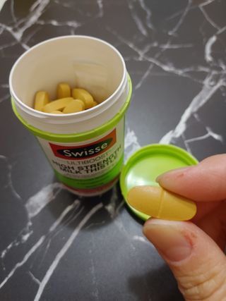 Swisse 스위스 고함량 밀크씨슬 35,000mg 60정 — 5점을 준 리뷰어가 2021년 11월 올린 사용 사진