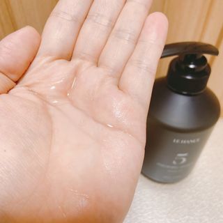 르핸스 퍼포밍 5 샴푸 비반트 포렛/베티버 포그 — 4점을 준 리뷰어가 2023년 1월 올린 사용 사진