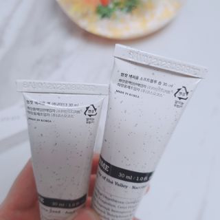 멈칫(MUMCHIT) 넥퍼퓸 NECKPERFUME 2가지 향 — 5점을 준 리뷰어가 2021년 11월 올린 사용 사진