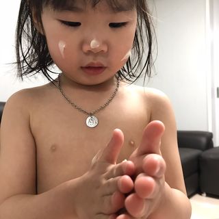 mom e 맘이 내추럴 베이비 케어 크림+바디오일 — 5점을 준 리뷰어가 2021년 1월 올린 사용 사진