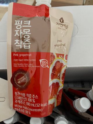 자연에온 핑크 자몽 착즙 100mL 10개입 1BOX +가 득담은 자몽 콜라겐 젤리스틱 1BOX — 4점을 준 리뷰어가 2021년 7월 올린 사용 사진