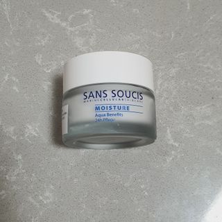 산수시 아쿠아 베네핏 24h 수부지 물광 속건조 수분크림 50ml — 5점을 준 리뷰어가 2021년 6월 올린 사용 사진