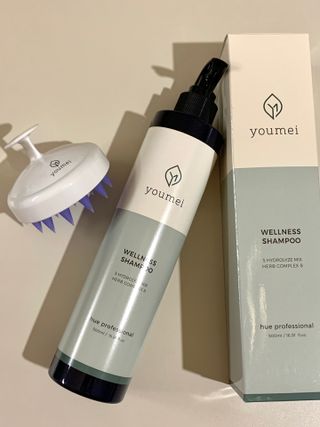 유메이 웰니스 샴푸 + 유메이 스칼프 브러쉬 — 3.5점을 준 리뷰어가 2021년 12월 올린 사용 사진