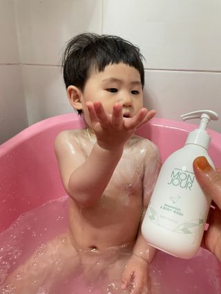 토박스코리아 몽쥬르 유아 샴푸앤워시 300ml — 5점을 준 리뷰어가 2021년 4월 올린 사용 사진