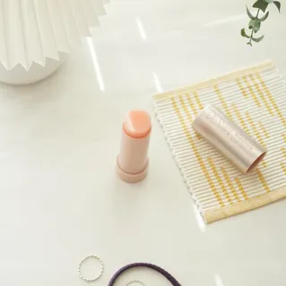 바르는뷰티 데생멀티밤 식물유래성분 97 저분자콜라겐 피부수분 미백 주름개선 멀티밤스틱 — 5점을 준 리뷰어가 2021년 11월 올린 사용 사진