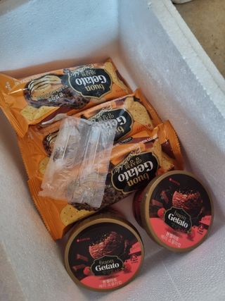 롯데제과 본젤라또 비스킷&바닐라카라멜바, 본젤라또 베리쇼콜라컵 — 5점을 준 리뷰어가 2021년 11월 올린 사용 사진