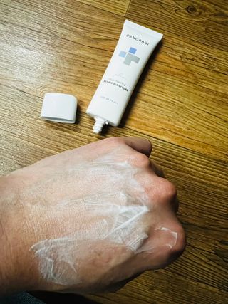 바노바기 코스메틱 바노바기 밀크씨슬 리페어 시카 선스크린 플러스 50ml — 4.5점을 준 리뷰어가 2023년 3월 올린 사용 사진