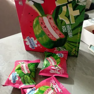 2024 오리온 여름한정판 초코파이 수박 / 후레쉬베리 멜론 / 멜론송이 — 5점을 준 리뷰어가 2024년 8월 올린 사용 사진