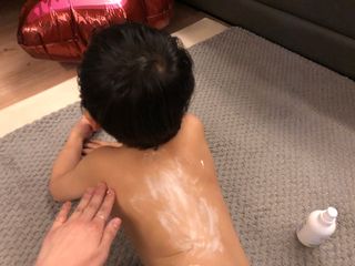 mom e 맘이 내추럴 베이비 케어 크림+바디오일 — 5점을 준 리뷰어가 2021년 1월 올린 사용 사진