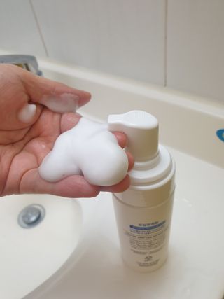 [바이로담] 저자극 약산성버블 폼 폼클렌징 150ml — 5점을 준 리뷰어가 2021년 4월 올린 사용 사진