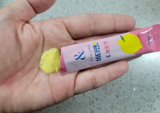 비타앤C 레몬맛, 망고맛 — 5점을 준 리뷰어가 2021년 8월 올린 사용 사진