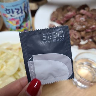데어베어 [알쓰구원템] 숙취링거 성분을 담은 코드디 10개입 — 4.5점을 준 리뷰어가 2022년 4월 올린 사용 사진