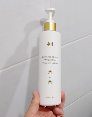 [엠메이데이] 샤워인샤워 화이트 바디 톤업크림 300g — 4.5점을 준 리뷰어가 2021년 12월 올린 사용 사진
