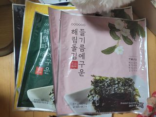 [해림맛김] 들기름에 구운 바삭바삭 김 4종 세트 + 1종 랜덤발송 총5개입 — 5점을 준 리뷰어가 2021년 2월 올린 사용 사진