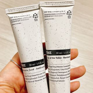멈칫(MUMCHIT) 넥퍼퓸 NECKPERFUME 2가지 향 — 4.5점을 준 리뷰어가 2021년 11월 올린 사용 사진