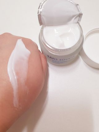 산수시 아쿠아 베네핏 24h 수부지 물광 속건조 수분크림 50ml — 5점을 준 리뷰어가 2021년 6월 올린 사용 사진