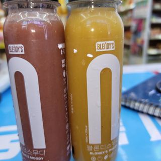 BLENDY'S 핑크 스무디+블론디 스무디 — 5점을 준 리뷰어가 2021년 9월 올린 사용 사진