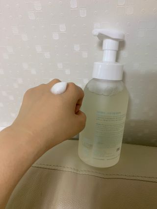 아미퓨어 [라이브] 피부장벽 강화를 위한 머랭 버블 클렌저 천연계면활성제로 온가족 사용가능 — 5점을 준 리뷰어가 2021년 7월 올린 사용 사진