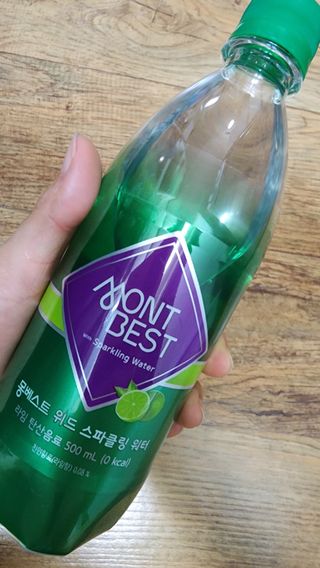 몽베스트 Montbest with Sparkling water Lime20병 — 4.5점을 준 리뷰어가 2022년 9월 올린 사용 사진