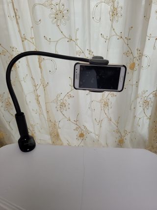 맥스퍼 단단한 집게형 침대 휴대폰 자바라 거치대 — 5점을 준 리뷰어가 2021년 12월 올린 사용 사진